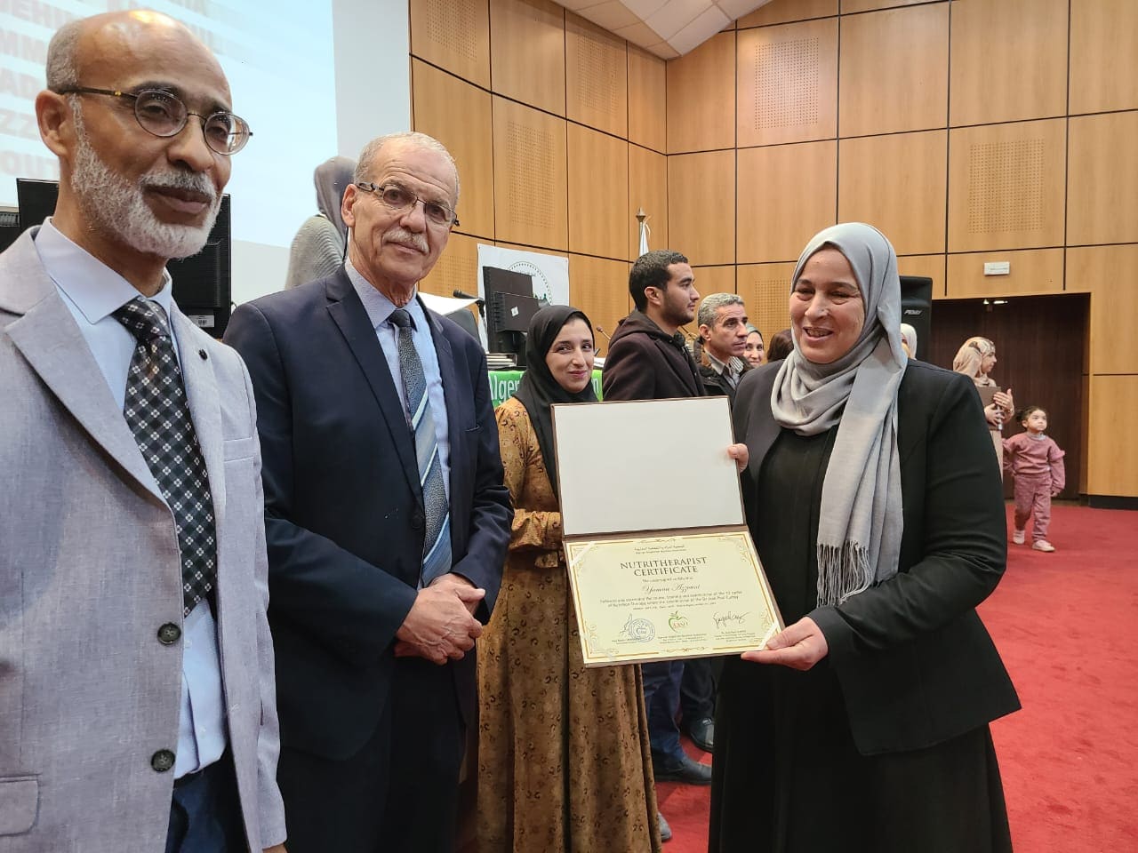 Remise de certificat lors d'une activité AANM